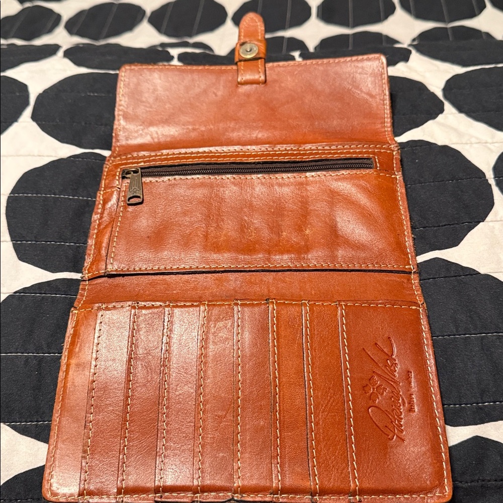 Vintage Floral Leather Clutch - Picture 3 of 6